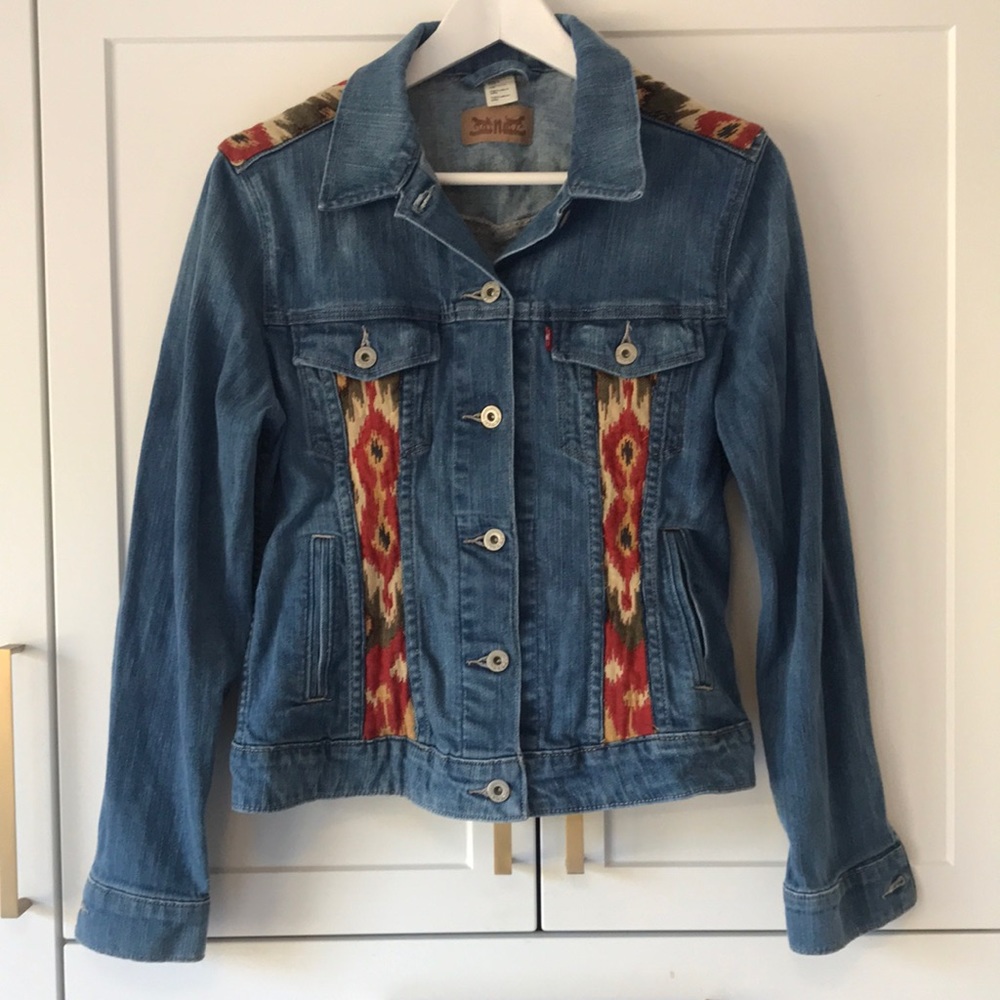 Levi’s denim jacket western panel detailing size M